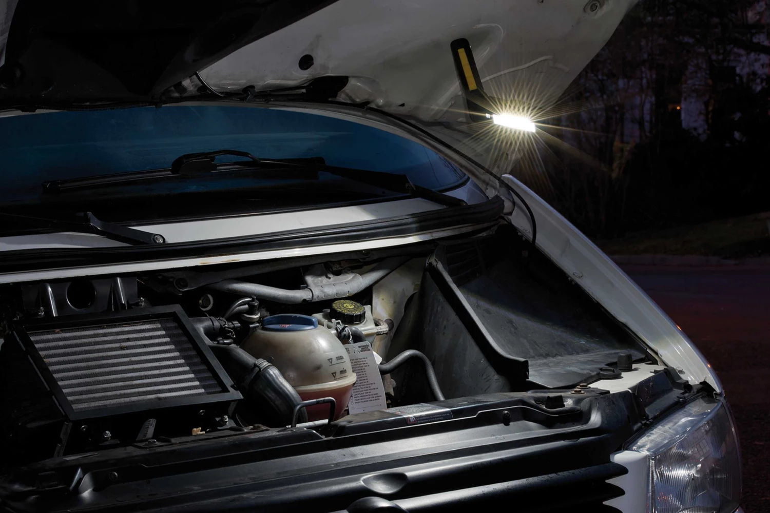 Brennenstuhl Lampe Portative 1175650010 Lampe Multifonctionnelle Avec 6+1 LEDs Et Batterie HL DA 61 MH 280lm + 70lm Avec Station De Charge 5 Brennenstuhl Lampe Portative 1175650010 Lampe Multifonctionnelle Avec 6+1 LEDs Et Batterie HL DA 61 MH 280lm + 70lm Avec Station De Charge – Image 3