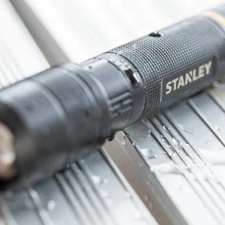 Stanley Lampe Portative FMHT81511-0 Lampe De Poche FATMAX® 350 LM -Éclairage de chantier Soldes Boutique fmht81511 0 lampe de poche fatmaxr 350 lm 4
